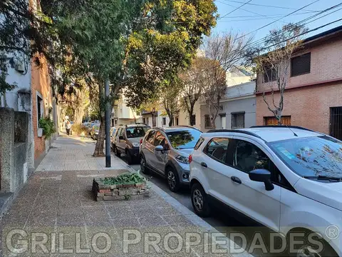 Miller 3439. Oficina comercial. Entrada independiente. Sin expensas. Patio. Terraza.
