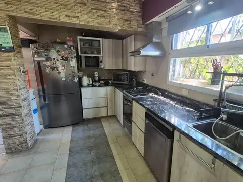 Casa 5 ambientes con 3 baños
