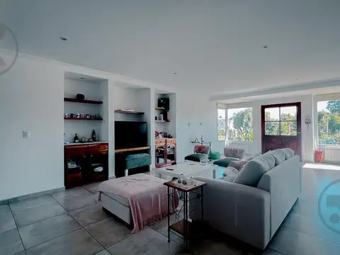 Casa en Alquiler con 1 cochera