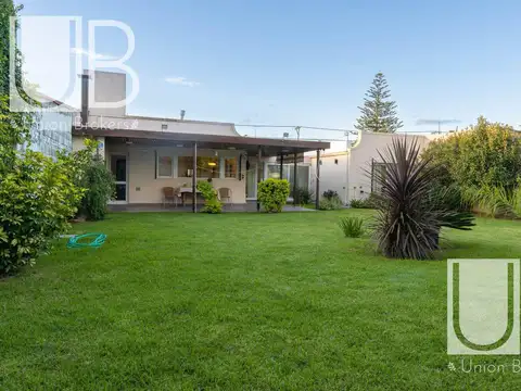 RETASADA      Casa con parque - Centro-   Chascomus -