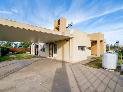 Casa en Venta con 2 cocheras