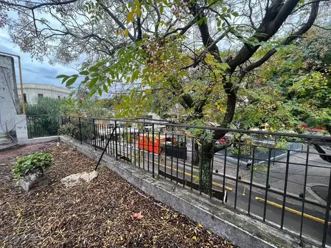 Casa 6 ambientes con 2 baños