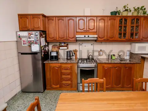 CASA EN PH EN VENTA EN LA PLATA - PLAZA ISLAS MALVINAS