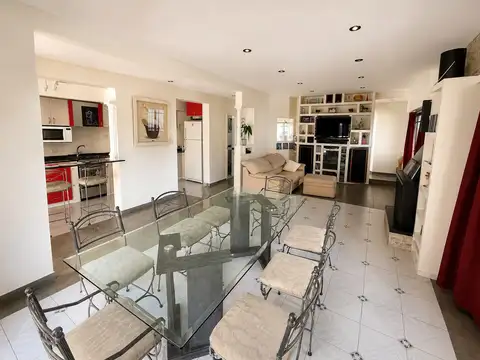 VENTA - CASA 5 AMBIENTES C/COCHERA - SAN CARLOS