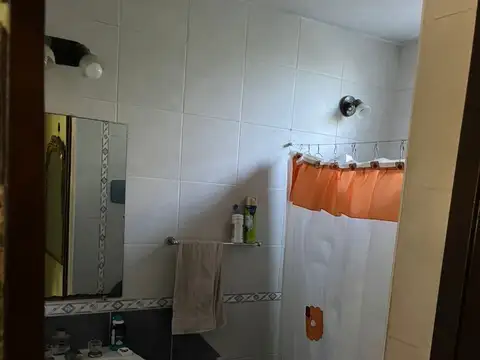 Casa 2 ambientes con 2 baños