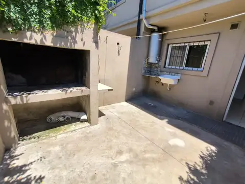 Depto Tipo Casa en Alquiler con 1 cocheras