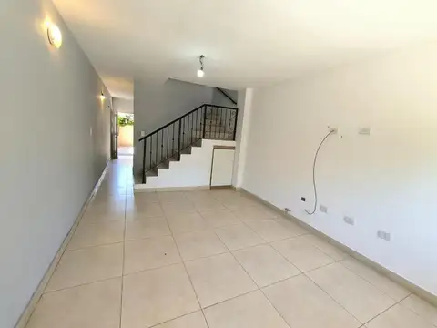 Depto Tipo Casa en Alquiler de 3 ambientes