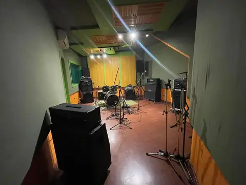 Local con estudio de grabación en el centro de Padua 5 amb