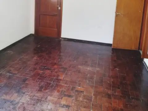 Casa 6 ambientes con 1 baño