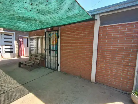 Casa 9 ambientes con 3 baños