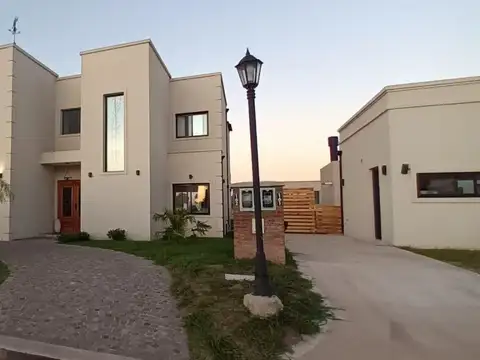 CASA EN VENTA EN SANTA ELISA - PILAR DEL ESTE
