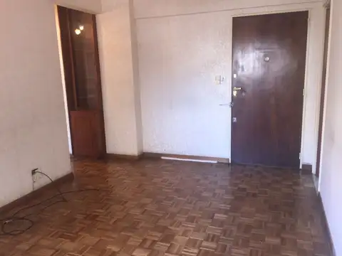 "EXCELENTE UBICACION" RIVADAVIA 4370. DEPTO. 2 AMB. APTO PROFESIONAL, LATERAL, MUY LUMINOSO