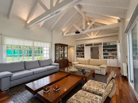 Casa 7 ambientes con 4 baños