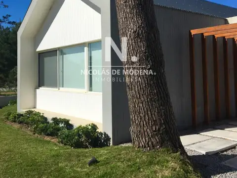 Casa 6 ambientes con 5 baños