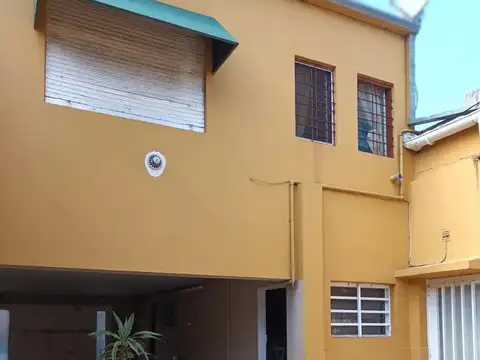 Casa en venta - 4 Dormitorios 2 Baños - La Plata
