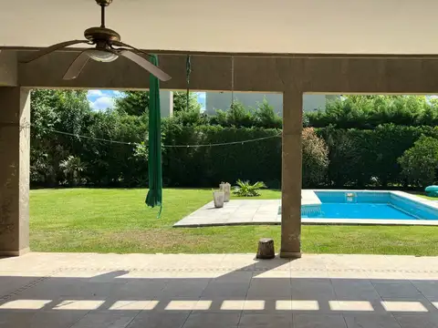 Casa en venta en barrio cerrado El Mirasol-Pilar-4ambientes-Pileta-Lote Interno-Apto crédito.