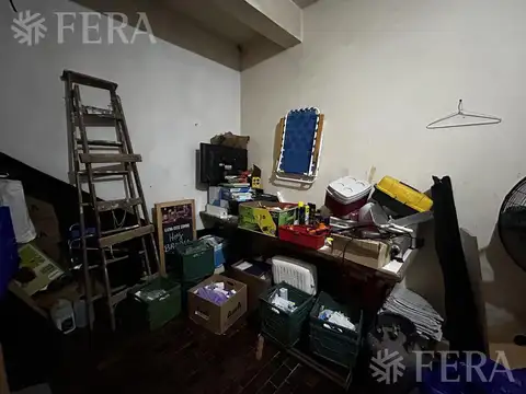Venta Casa con local de 4 ambientes con patio en Florencio Varela