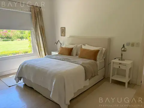 Casa 8 ambientes con 3 baños