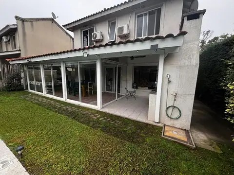 Casa en Venta con 4 cocheras