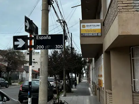 ESPAÑA 300, 1º