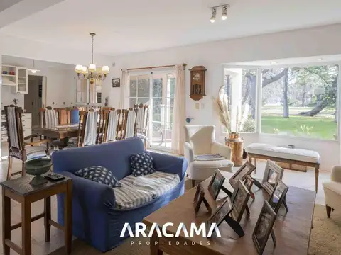 Casa en Alquiler con 1 cochera