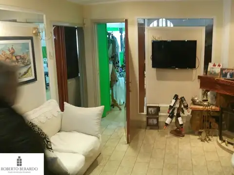 Casa 4 ambientes con 2 baños