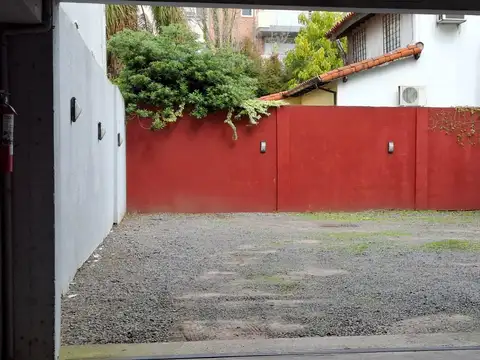 Cochera descubierta en venta – San Isidro
