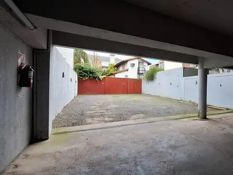 Cochera descubierta en venta – San Isidro