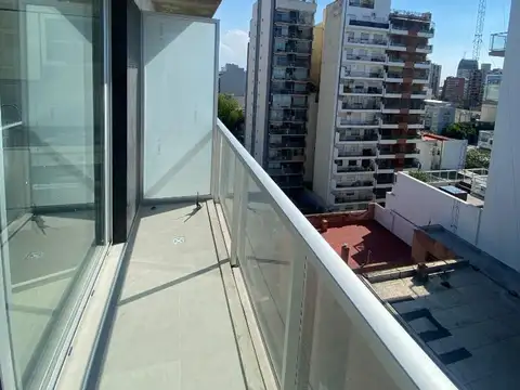 A Estrenar. SUPERLUMINOSO. Contrafrente con Balcón