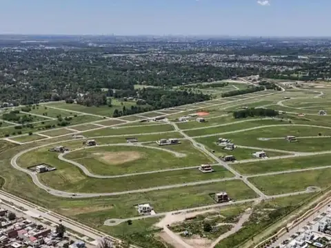 GLM. Lote en venta en Village Plaza, B. Vista.