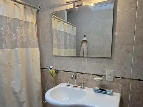 Depto Tipo Casa en Venta en Bernal Oeste, USD 70.000