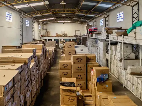 Galpón en venta barrio arroyito local comercial y departamento 2 dormitorios