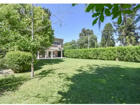 Casa 6 ambientes con 2 baños