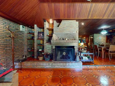 Casa en Venta con 3 cocheras