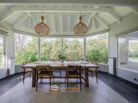 Casa en Venta con 2 cocheras