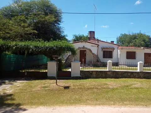 VENTA CASA + 3 DEPARTAMENTOS VILLA LA BOLSA.