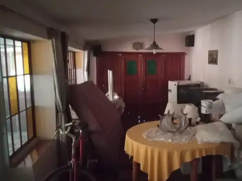 Casa 8 ambientes con 3 baños