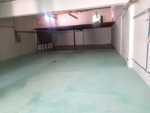 Galpón / Deposito en veta en Bella Vista