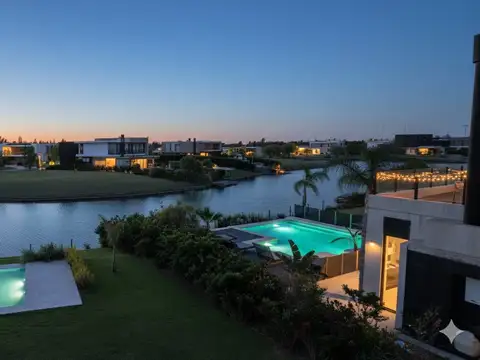 Casa en venta al lago central en Virazón Nordelta 3400