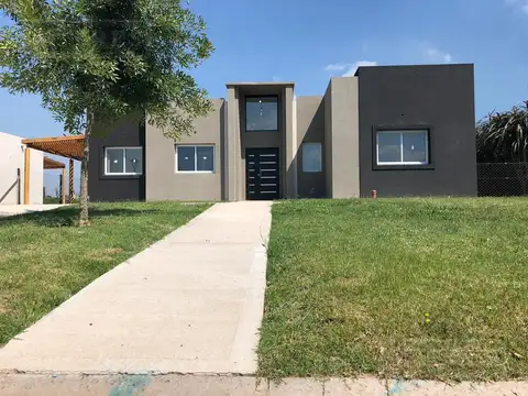 Casa en venta con renta en Barrio Puerto El Canton, Escobar