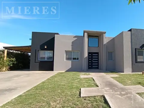 Casa en venta con renta en Barrio Puerto El Canton, Escobar