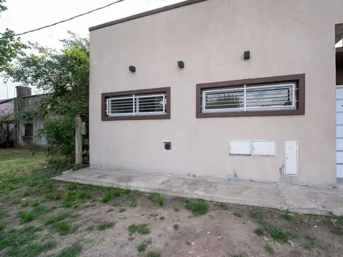 Depto Tipo Casa en Alquiler con 1 cocheras