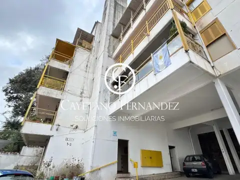Avenida Uruguay 460 , Piso 2