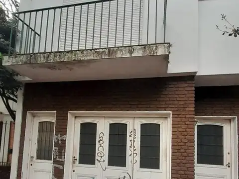 Casa en venta - 3 Dormitorios 3 Baños - 397Mts2 - Temperley