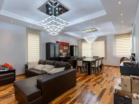 VENTA - Casa de 4 dormitorios, piscina, quincho y 3 cocheras - Kentucky Club de Campo, Funes.