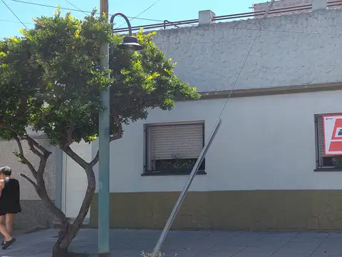 muy buena casa en lote propio