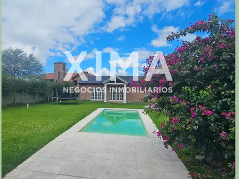 Casa en Alquiler con 1 cochera