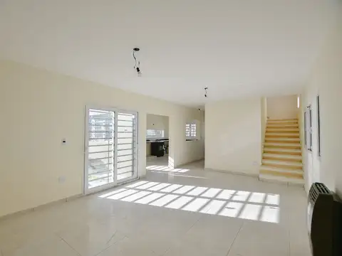 CASA EN VENTA EN LISANDRO OLMOS COCHERA