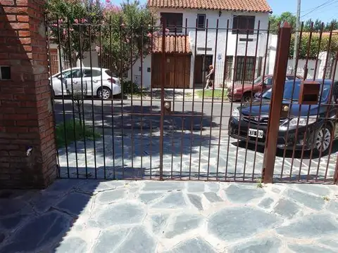 Depto Tipo Casa en Alquiler en San Isidro Vias / Rolon, $ 1.900.000