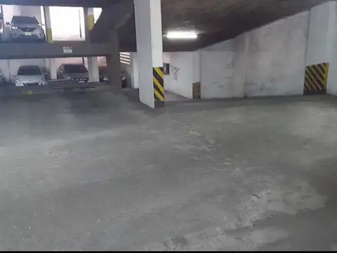 COCHERA FRENTE PLAZA COLON PISO 3
